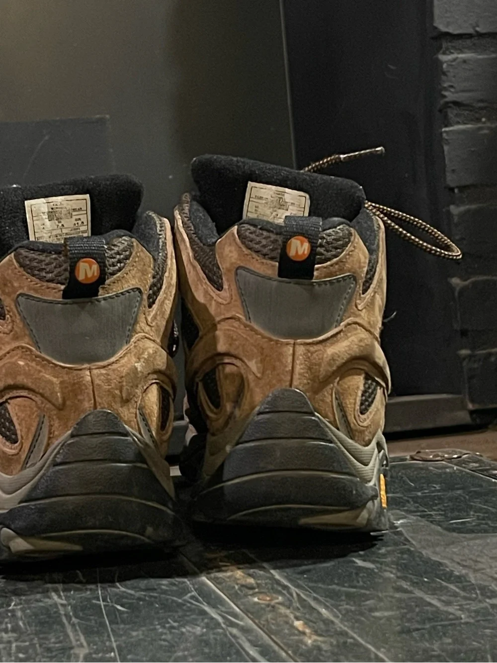 Merrell Moab 2 Mid Waterproof Hiking Boots Mens 8 Earth Brown Suede Outdoor
